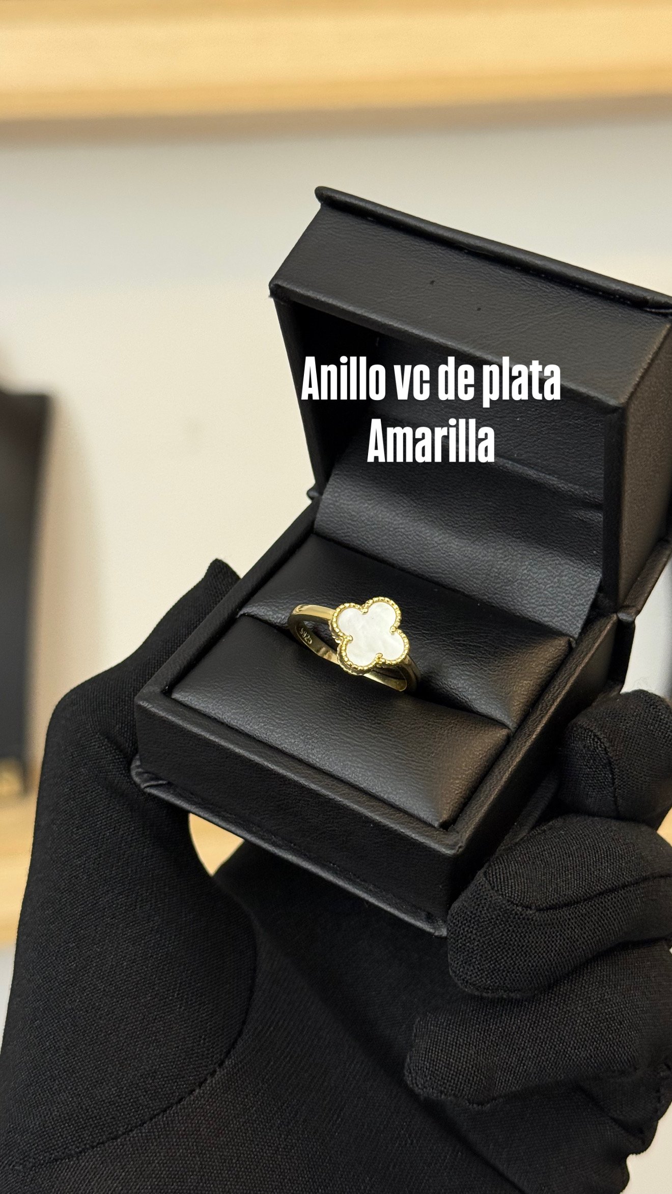 4B8CA194-844D-41B9-B4CF-49414A3E0AEF ANILLOS DE PLATA AMARILLA DISEÑO VC - Image 1